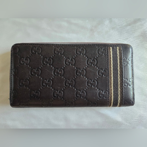 Gucci Black Embossed Wallet - Picture 1 of 11